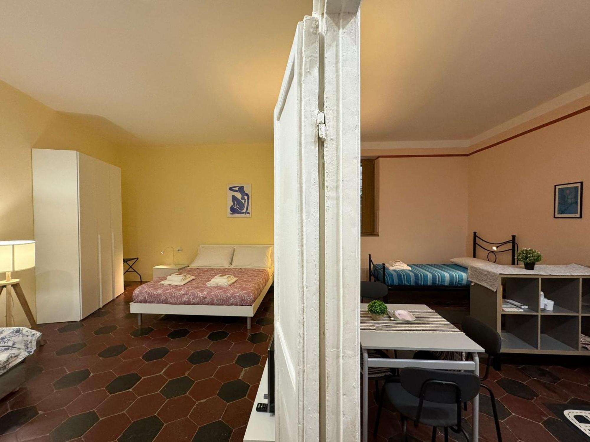 Le Due Torri In Rione Monti Roma